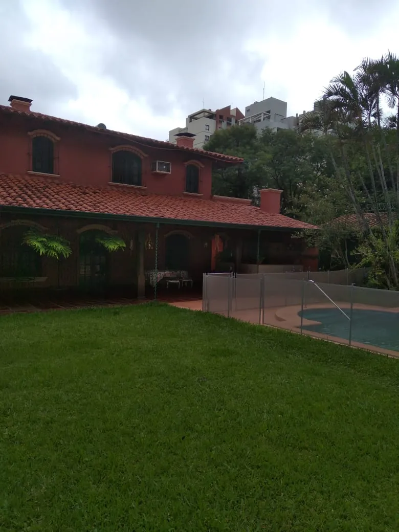 Large Residence with Guest House and Pool in Ykua Sati